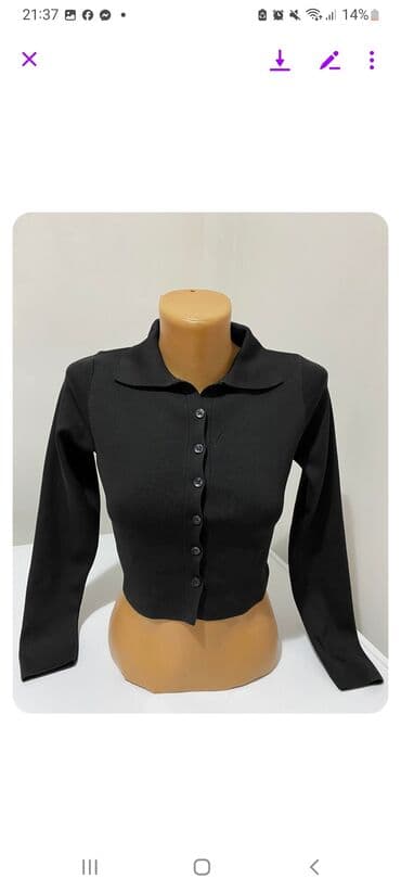 crop top h m: Majicica crna velicina S/M
1200 din — 1