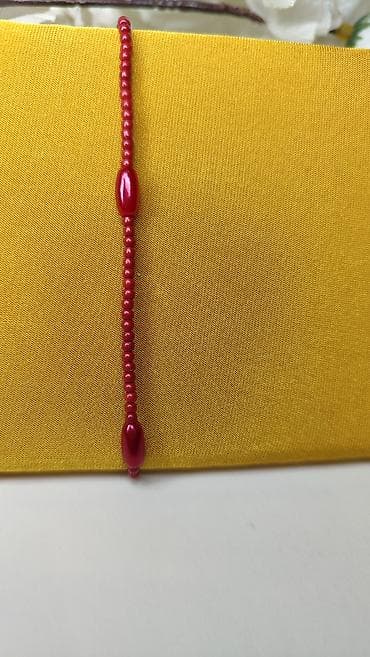 narukvica od skoljki: Crvena narukvica od perlica – minimalistički dizajn - Ručno nizane — 3