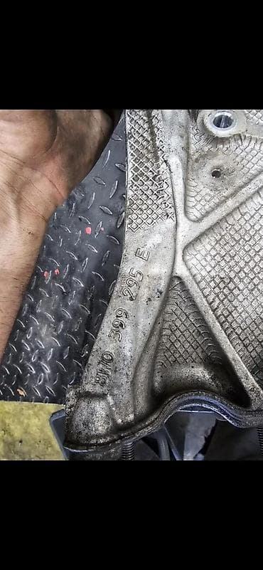 bas ovaj: AUDI A4 B9 0 ALU NOSAC MOTORA 8W0399295E | Vw audi delovi ALTINA — 4