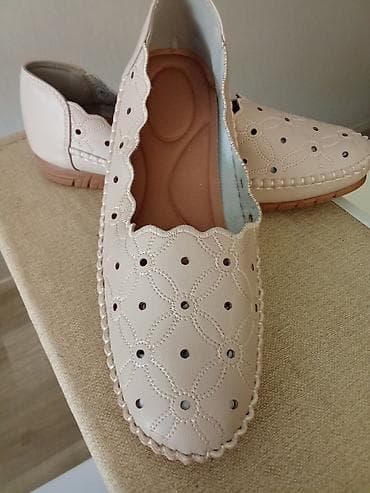 elegantne ženske cipele: Nove Kožne ženske mokasine 39,5 broj. Unutrašnje gazište 25, 3cm — 1