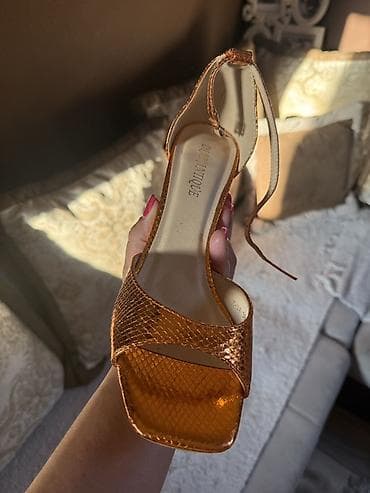 zara obuca velicine: Ženske sandale sa blok petom – bronzano/narandžaste, efekat zmijske — 2
