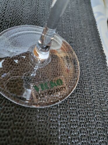 swarovski case za vino cena: Case nove za vino iz 2009g. Sve na casama odsjaj od svetla. Komada 6 — 8