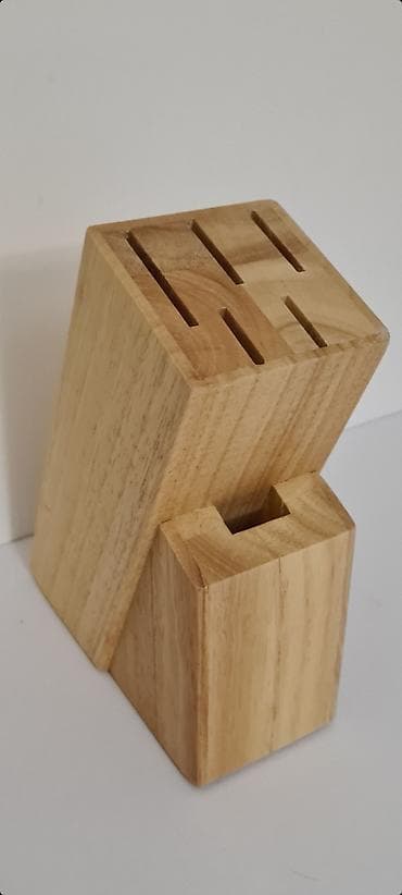 stalak za sudove: ★ Na ptodaju potpuno nov stalak za noževe sa originalnim pakovanjem — 4