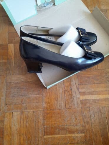 avangardia cipele na stiklu: Salonke, 37 — 2