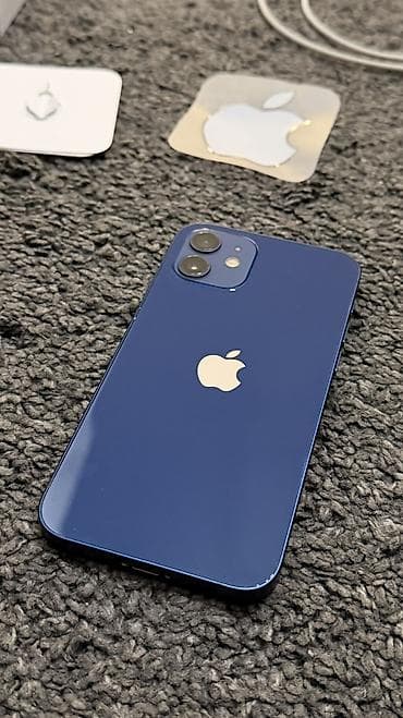 IPhone 12 128GB Plava boja Prodajem iPhone 12 sa 128GB memorije — 1