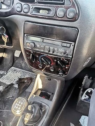 navoz za auto: FORD FIESTA 1.8 2002. GOD. - KOMPLETAN AUTO U DELOVIMA | Polovni — 4