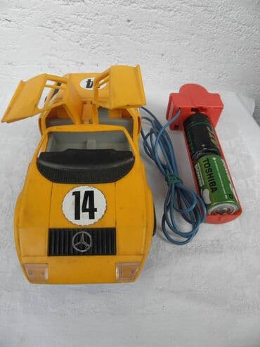pidzama sa srcima: Mehanotehnika Mercedes C 111, na daljinski, crveni daljinac — 4