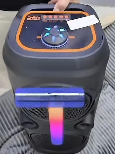 Prijenosni Bluetooth zvučnik s LED osvetljenjem + mikrofon - Snažan