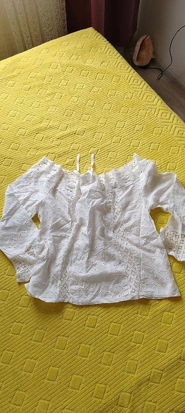 bluza na jedno rame: Prelepa bela bluzica sa vezom, oko ramena može da se zateže i da se — 1