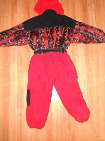 Skafander crveni vel. 6 dimenzije su sledece duzina od ramena do kraja na lalafo.rs — 2 Skafander crveni vel. 6 dimenzije su sledece duzina od ramena do kraja — 2