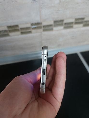 telefon za slabovide: Samsung Galaxy A3 (2016) – zlatni - Kompaktan 4.7" Super AMOLED ekran — 3