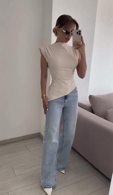 gucci majice original: Asimetrična ženska majica bez rukava
1400 din — 4