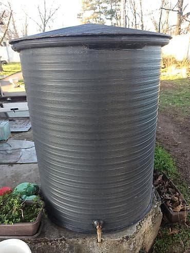 Odlična plastična kaca sa originalnim poklopcem i mesinganom slavinom