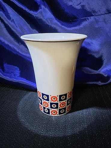 cena dukata: Vaza nova 1958 do 1976g.Lichte,Nemacka. Nemacka nova vaza sve na njoj — 1