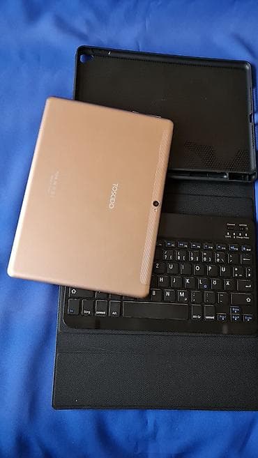 Tablet nov skoro veliki 10 inca,bez mane,ima za 2 sim kartice, ide sa