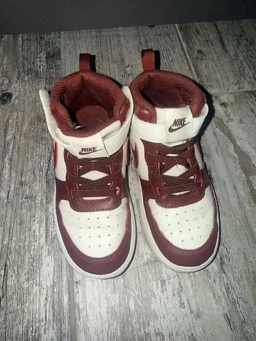 Dečje patike Nike – visoki model - Model: visoke patike sa pertlama -