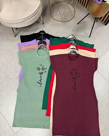 forma ideale beograd extra centar: Haljina sa printom „love” i leptirima. - Kroj: ležeran, T‑shirt — 2