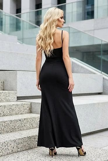 tasne doca: Elegantna duga haljina sa korpulentnim korsetom i prorezom - Model — 2