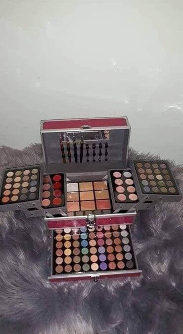 Šminka: ❤Miss Rose Veliki kofer sa sminkom❤ *94 senki *12 ruzeva *12 — 1
