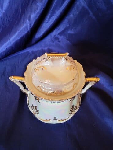 zemljane posude: Bombonijera 1914 do 1918g. porcelan,sedef glazura. Bombonijera je — 5