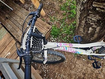 bicikle: Dečiji/teen bicikl sa 24-inčnim točkovima - Ram: nizak, čelični, bele — 3