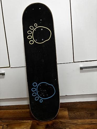 Skejtbord je potpuno ispravan,u dobrom je stanju sa sitnim tragovima