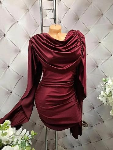 torbe mona: Elegantna bordo koktel haljina - Model: asimetrična mini haljina sa — 1