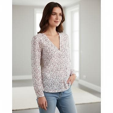 Zara kardigan na kopčanje, veličina S. Svetla podloga sa sitnim