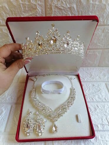 mokasine novi sad: Chanel, Set: Crown, Earrings, Bracelet, Material: Cubic zirconia, Pearl — 8