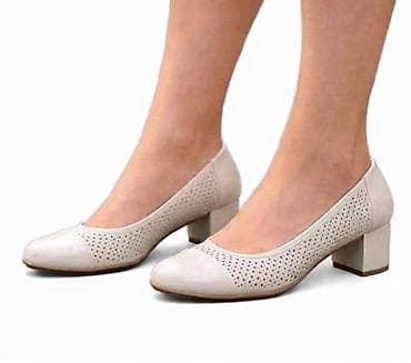 Elegantne ženske cipele na blok štiklu - Boja: svetlo bež/šljamp -