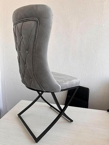 🛋️ Moderni dizajn 🖤 Čvrst metalni ram 🩶 Mekani plišani materijal 📦