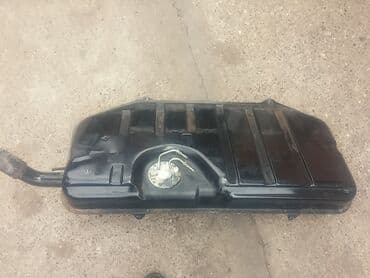 plovak za rezervoar za vodu: Rezervoar Lada 21214i Niva 1.7i br.2. Polovno, ocuvano. Skinuto sa — 1