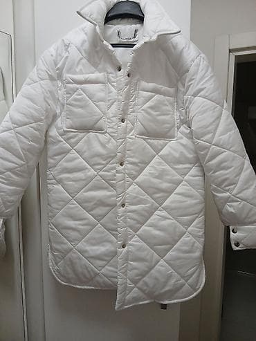 Bela prošivena jakna/košulja-jakna (quilted shacket) u pufnastom
