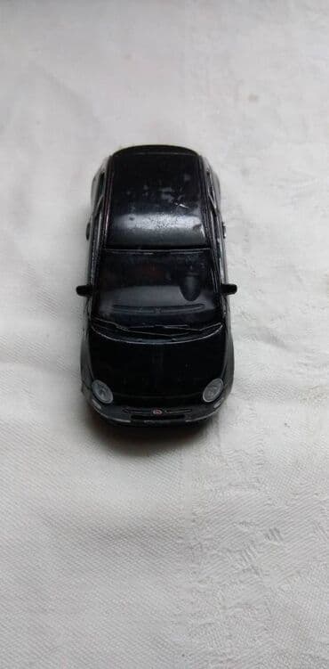 home alone 1 sa prevodom na srpski: Welly Fiat 500.,oko 1:43(8 cm.) China,malo izgreban — 2