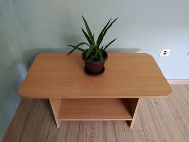 Stolovi: Klub sto dimenzija: d/š/v - 100/50/48cm. 
Ima oštećenja na par mesta — 1