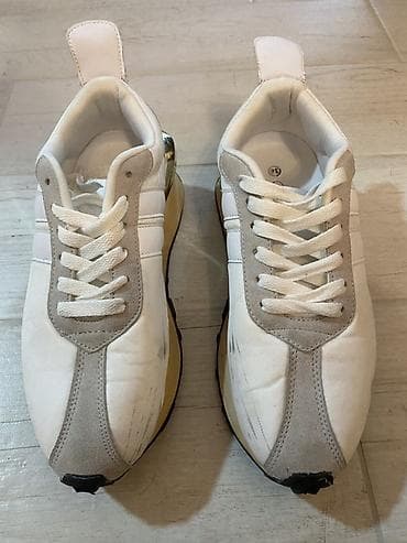 nike 90 bele: Patike sa platformom, bele sa bež detaljima i zlatnim akcentima na — 1