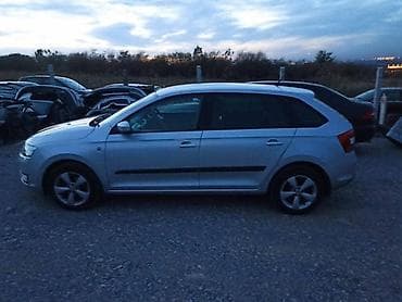 smederevska palanka auto plac: ŠKODA RAPID 1.6TDI 2015. GOD. - KOMPLETAN AUTO U DELOVIMA | SKODA — 3