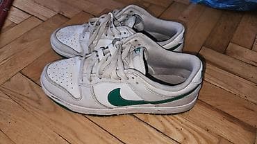 Nike dunk low u veličini 44.Dužina gazišta 28cm Kupljene u N sportu na lalafo.rs Nike dunk low u veličini 44.Dužina gazišta 28cm Kupljene u N sportu