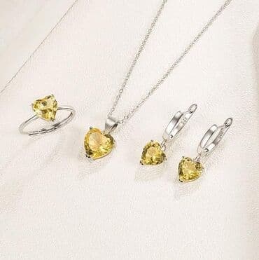 925 cena: Komplet sa žigom 925 Prsten podesiv Cena:2000din Dobija se u poklon — 1