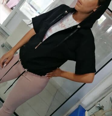 Gornji deo trenerke Sa džepovima i kapuljačom Extra model i kvalitet na lalafo.rs Gornji deo trenerke Sa džepovima i kapuljačom Extra model i kvalitet