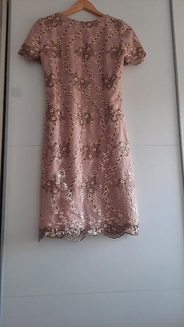 mura haljine: Elegantna čipkana haljina marke Vogeli– roze puder podloga sa — 2
