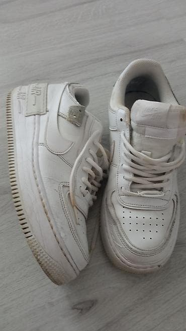 Nike kožne patike nošene 25 cm gazište
