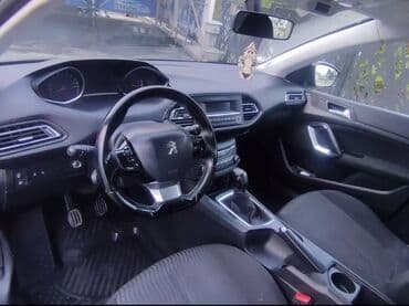 lidl kompresor za vazduh: Crni Peugeot 308, kompaktan automobil pogodan za gradsku vožnju i duža — 9