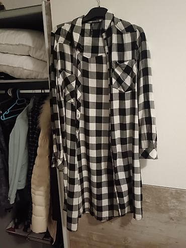 džemper sa rol kragnom: Stradivarius košulja-haljina, karirana crno-bela - Model: dugačka — 2