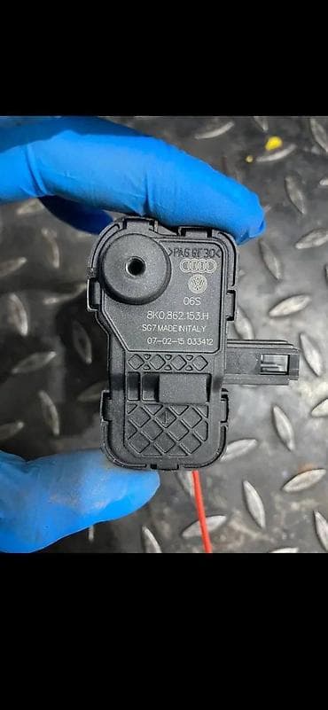 ogledalo rs: AUDI A4 A5 Q5 BRAVA REZERVOARA 8K0862153H | Audi delovi ZEMUN   — 2