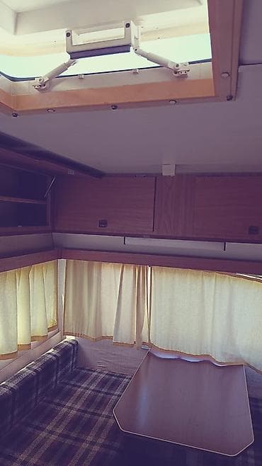 polovne kamp prikolice do 500 evra: Turistička kamp prikolica – retro enterijer sa dnevnim boravkom i — 3