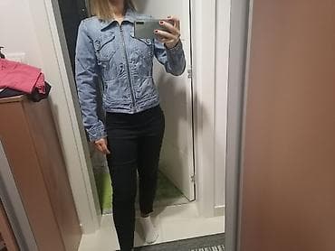 Teksas jakna kupljena u Italiji. Nosena je veoma malo. U odlicnom na lalafo.rs Teksas jakna kupljena u Italiji. Nosena je veoma malo. U odlicnom