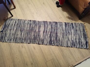 Nekorišćena veoma stara krpara ručni rad.
Dimenzija 203x64 cm