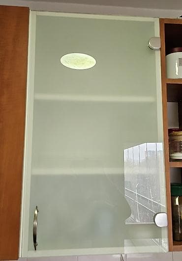 Prodajem elemente kuhinje. Gornji elementi su visine 80cm, dubine — 6