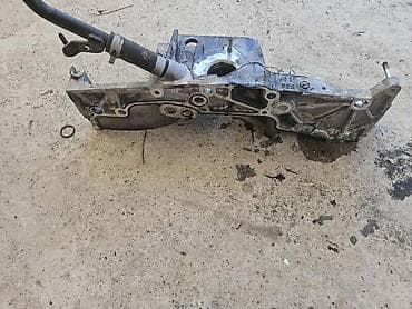 jastuk za sediste motora: KUCISTE PUMPE 2.0 110KW ZA SUBARU OUTBACK ZA 2010. GOD — 1